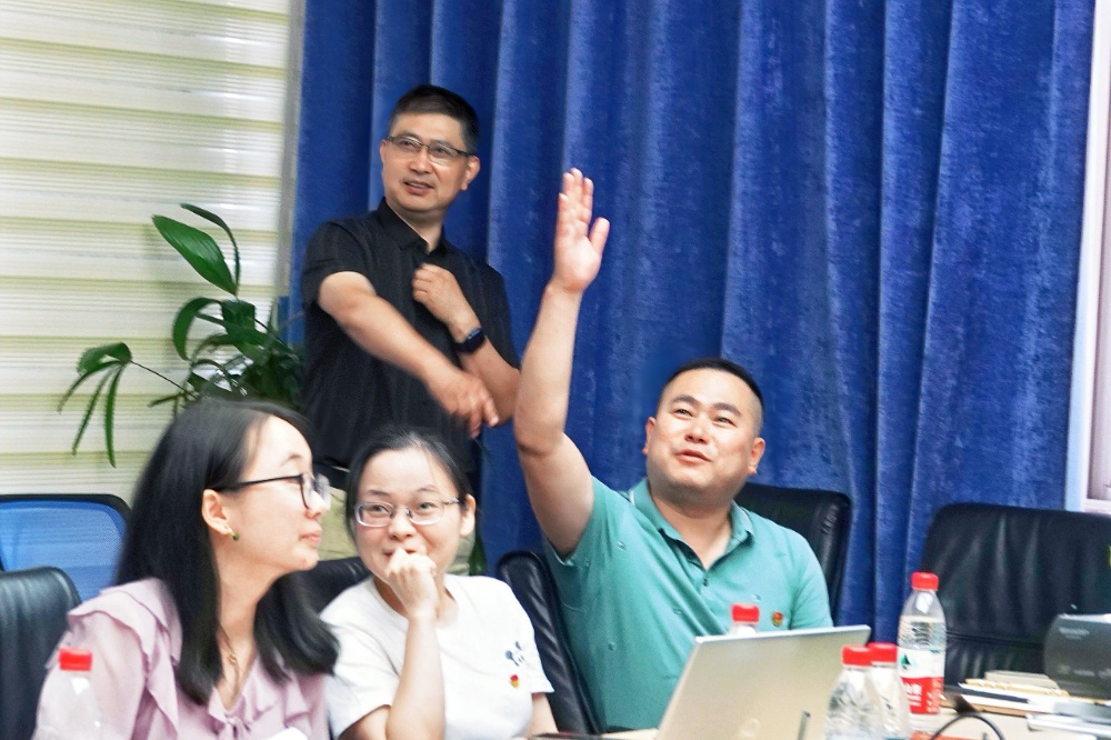 1688112236582759